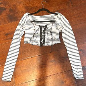 SHEIN LACE-UP LONG SLEEVE CROP TOP, SIZE US 4, BLACK/WHITE